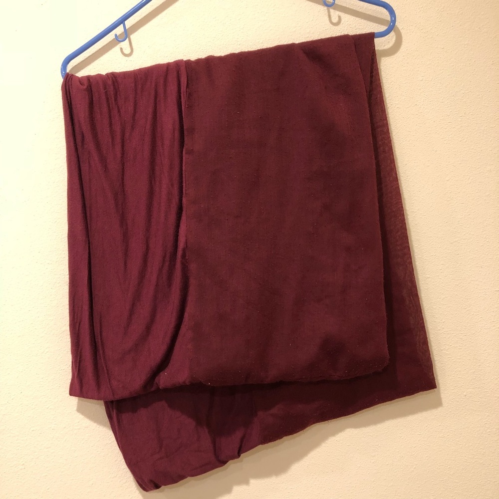Red scarf - Picture 2 of 4